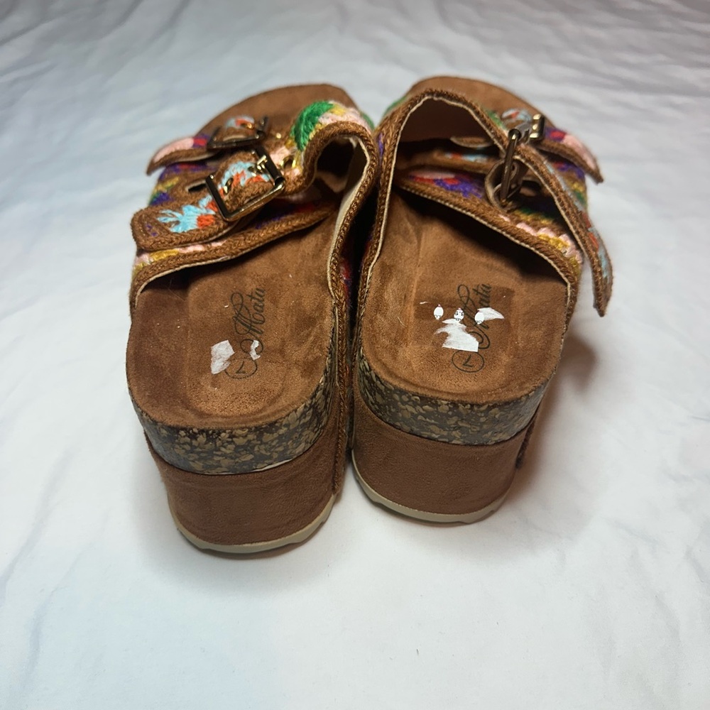 Colorful Embroidered Platform Sandals - Picture 4 of 7